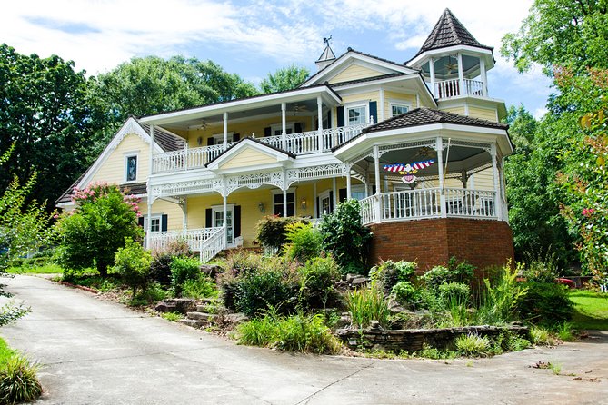 2.5 Hour Atlanta Local Food + Victorian Cemetery Tour - Victorian homes and the short walk toward Oakland