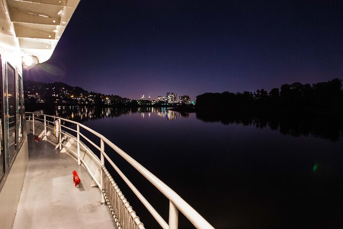2.5-hour Dinner Cruise on Willamette River - Oaks Amusement Park and the southern riverfront