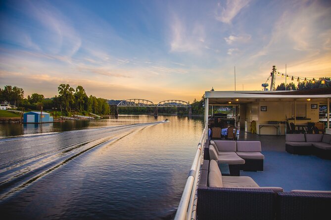 2.5-hour Dinner Cruise on Willamette River - The return route and Portland’s city lights