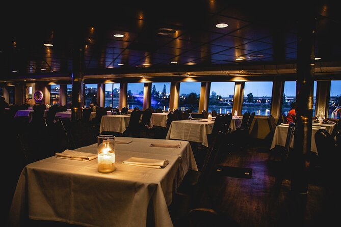 2.5-hour Dinner Cruise on Willamette River - Atmosphere, service, and special occasions