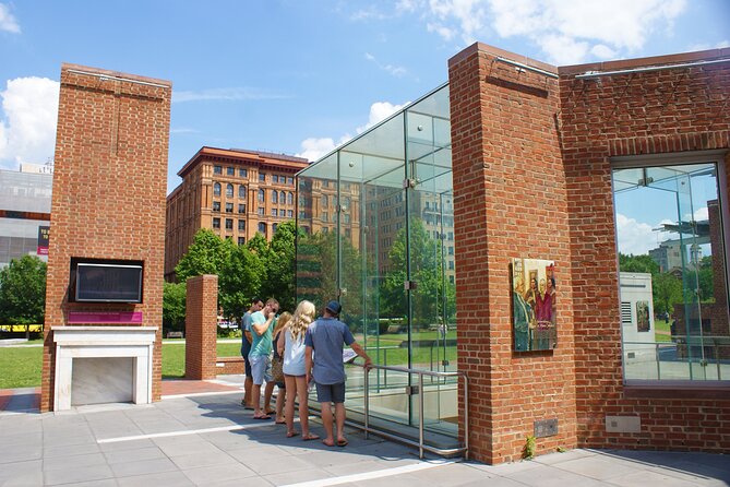 2.5 Hour Philadelphia History Tour with Washington War Tent Show - The Liberty Bell, myths and movements