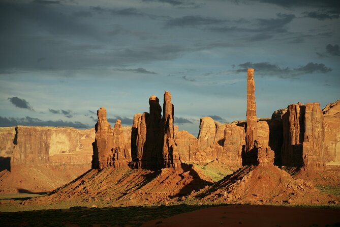2.5 Hours of Monument Valley's Backcountry 4×4 Tour - Sun’s Eye Arch and the Anasazi petroglyphs
