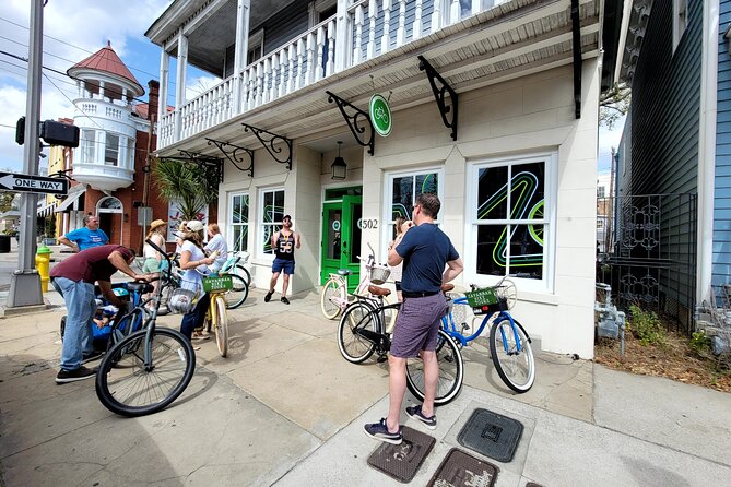 2-Hour Explore Savannah Bike Tour - City Market, Johnson Square, and the city plan
