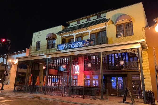 2 HR Interactive Walking Ghost Tour in Downtown Orlando - The guides make or break the evening