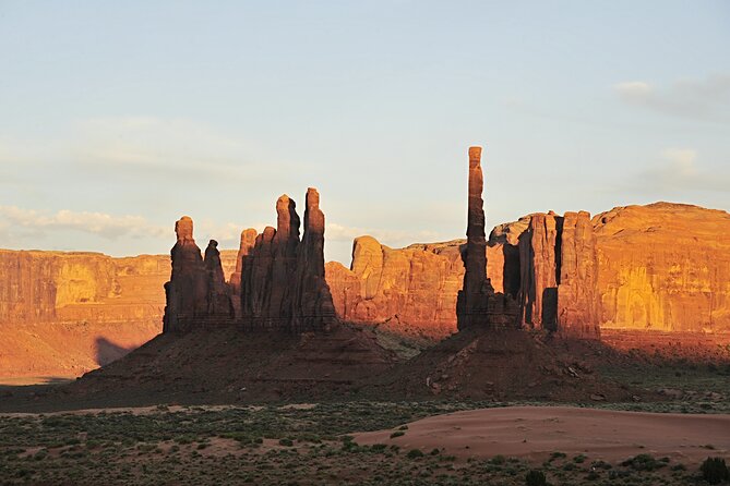 3.0 Hours of Monument Valley's Sunrise or Sunset 4×4 Tour - Big Hogan, Ear of the Wind, and the backcountry arches