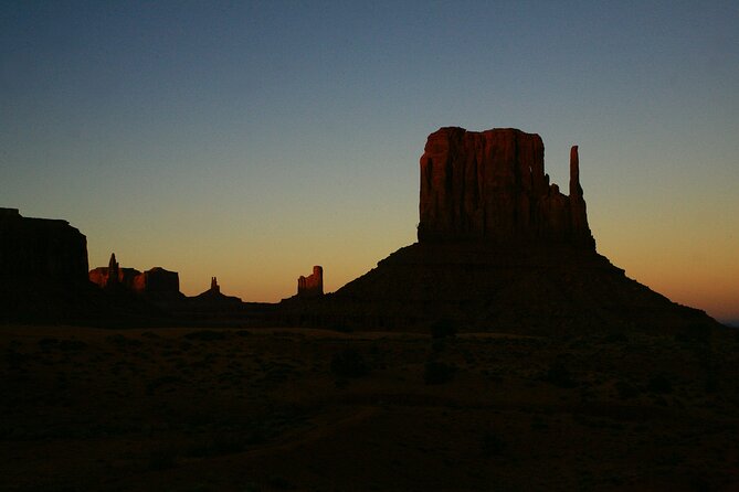 3.0 Hours of Monument Valley's Sunrise or Sunset 4×4 Tour - Artist’s Point and the North Window