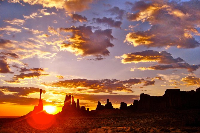 3 Hour Monument Valley Tour - Susie Yazzie’s Hogan and Big Hogan Amphitheater