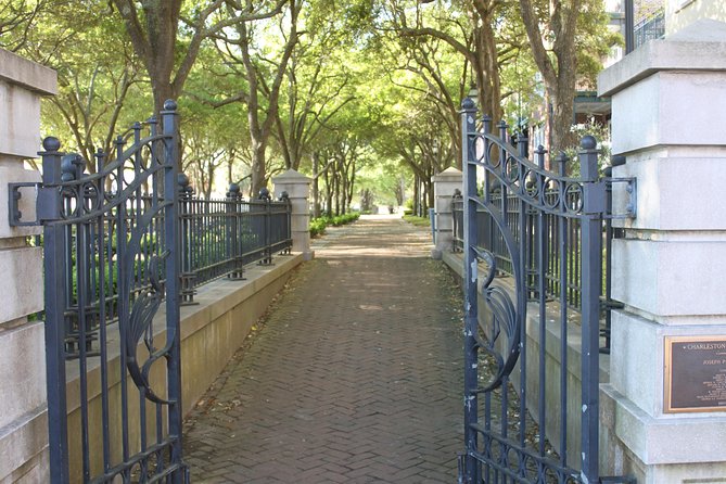 90-Minute Charleston City Sightseeing Bus Tour - The Battery, White Point Gardens, and harbor views