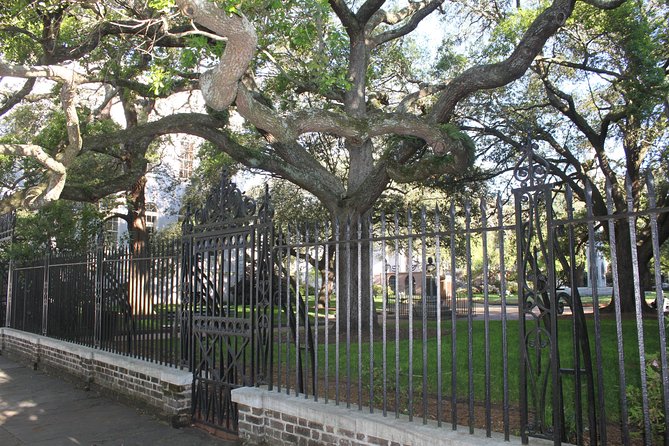 90-Minute Charleston City Sightseeing Bus Tour - City Market, the Old Exchange, and the Provost Dungeon