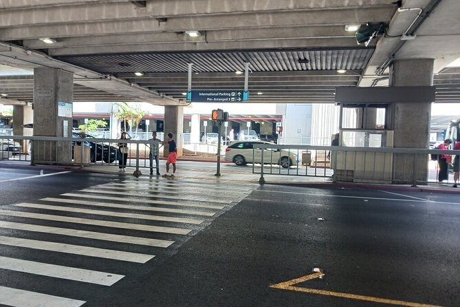 Airport Shuttle - HNL Airport to Waikiki - Where the Service Needs More Care