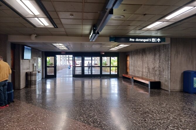 Airport Shuttle - HNL Airport to Waikiki - Smart Steps for a Smoother Arrival