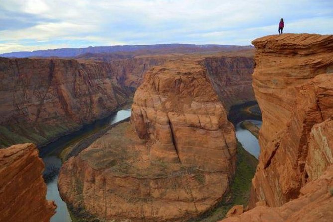 Antelope Canyon and Horseshoe Bend Day Tour from Flagstaff - Entering Antelope Canyon with a Navajo guide