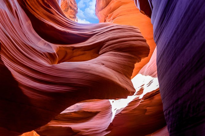 Antelope Canyon and Horseshoe Bend Small Group Tour from Vegas - Choosing Lower Antelope Canyon or Canyon X