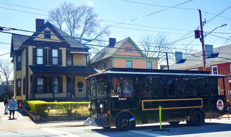Atlanta: 1.5-Hour Highlight Trolley Tour - What the guides and drivers add
