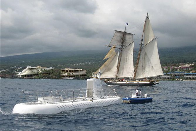 Big Island: Atlantis Submarine from Kona Beach - The short shuttle to the submarine