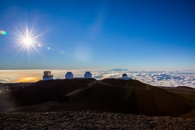 Big Island GOAT Experience: Mauna Kea Summit, Sunset & Stars - Snacks, hot drinks, and the included night photo