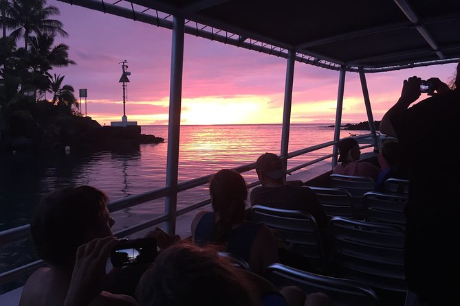 Big Island Manta Ray Night Snorkel - Holding the lighted viewing board in open water