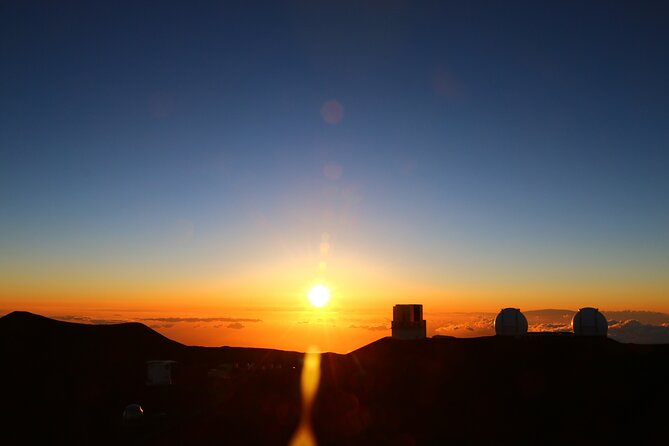 Big Island: Mauna Kea Summit Tour with Free Night Star Photo - Onizuka Astronomy Complex: dinner and altitude adjustment