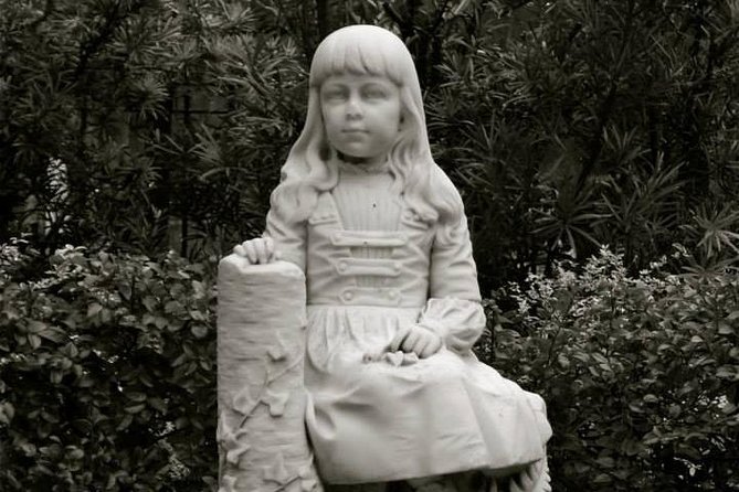Bonaventure Cemetery Scenic History Art Symbols and Film Tour - Savannah folklore, facts, and the film connection