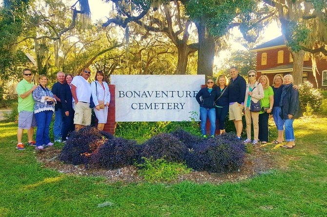 Bonaventure Cemetery Scenic History Art Symbols and Film Tour - Reading the meaning behind statues and headstones