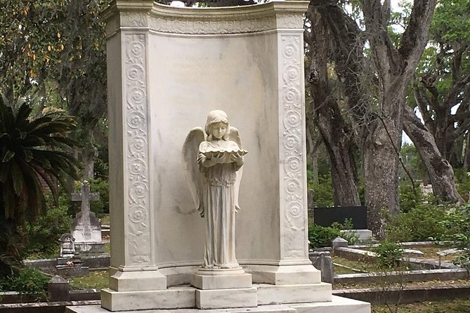 Bonaventure Cemetery Walking Tour with Transportation - Walking the historic section with Tim