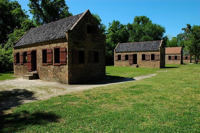 Boone Hall Plantation Admission & Tour with Transportation from Charleston - From Charleston to the Boone Hall oak alley