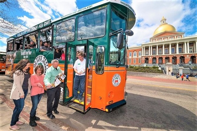 Boston Hop-On Hop-Off Trolley Tour with 13 Stops - How the two Boston trolley loops fit together
