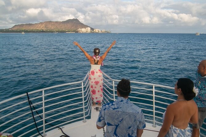 BYOB Sunset Cruise off the Waikiki Coast - Why watch the Waikiki sunset from a boat?