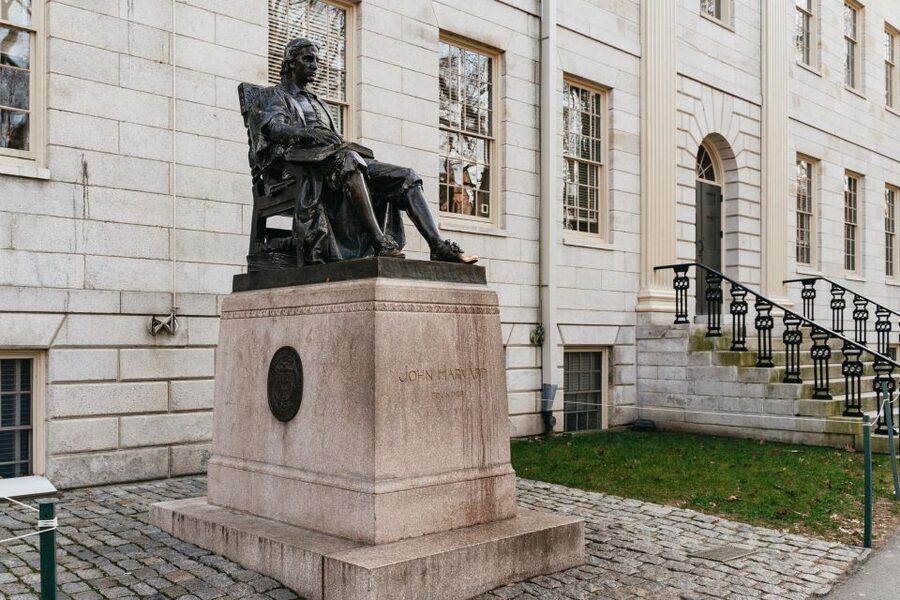 Cambridge: Harvard University Student-Guided Walking Tour - Starting in Harvard Square beside the Red Line