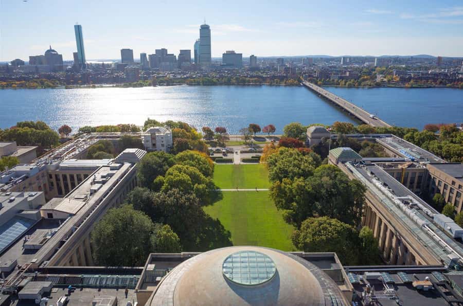 Cambridge, Massachusetts: MIT and Harvard Walking Tour - The Stata Center and the Smoot-marked Harvard Bridge
