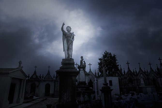 Cemetery and Ghost BYOB Bus Tour in New Orleans - City Park, oak trees, and a break at Morning Call