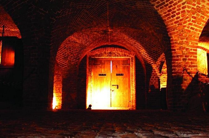 Charleston Ghost & Dungeon Night-Time Walking Tour with Entry to Provost Dungeon - Who should take this tour?