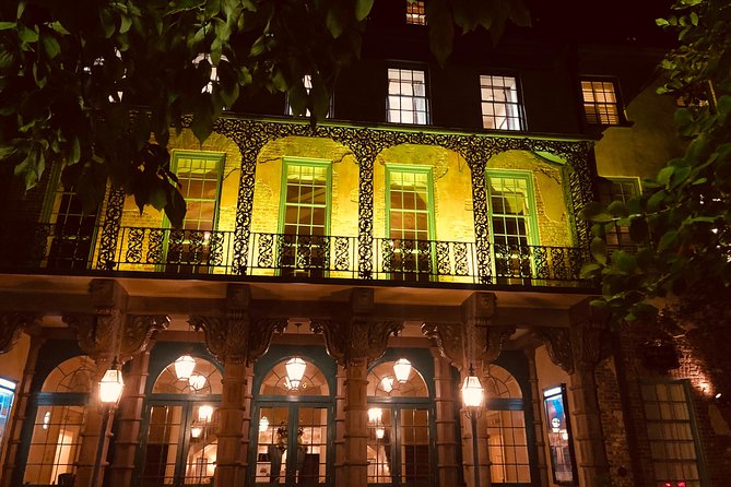 Charleston Haunted Booze and Boos Ghost Walking Tour - Churchyards, ghosts, and the Four Corners of Law