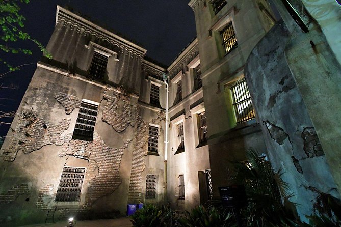 Charleston Haunted Jail Night-Time Walking Tour with Admission to Old City Jail - What makes the Old City Jail a good setting