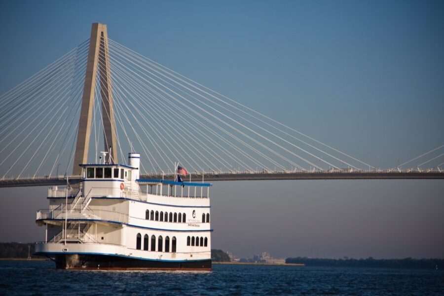 Charleston: Luxury Harbor Dinner Cruise - A three-course meal with a local Charleston flavor