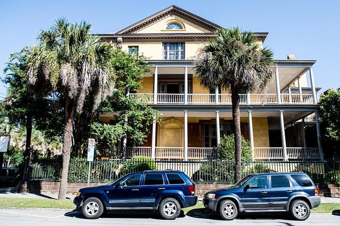 Charleston See-It-All City Bus Tour with Adventure Sightseeing - How the guides shape the experience