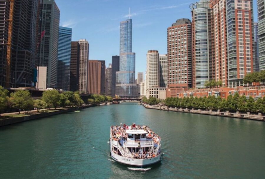 Chicago: 1.5-Hour Lake and River Architecture Cruise - Starting near the Wrigley Building