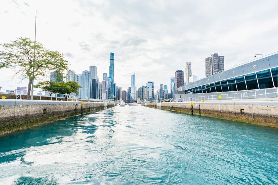 Chicago: 1.5-Hour Lake and River Architecture Cruise - Open deck, indoor cabin, and onboard refreshments