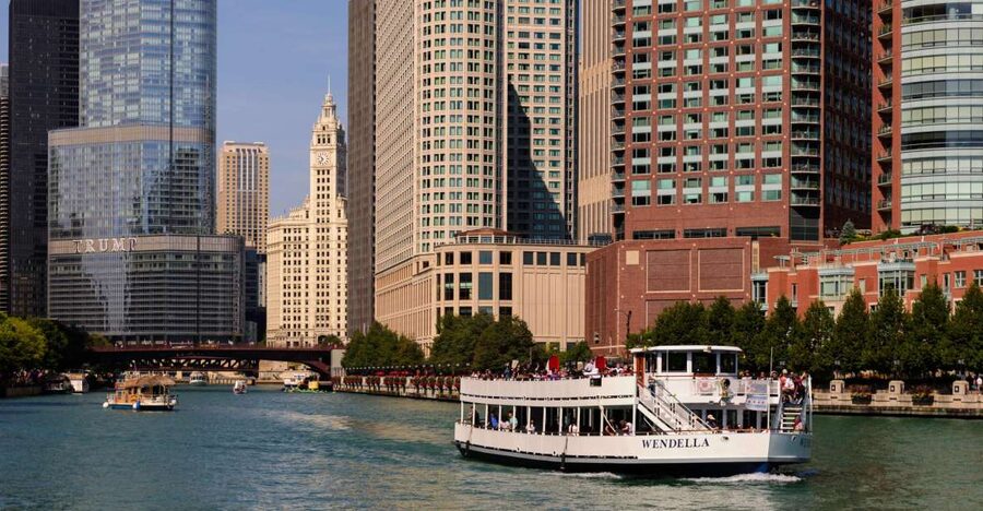Chicago: 45-Minute Family-Friendly Architecture River Cruise - From Lake Shore Drive toward Willis Tower