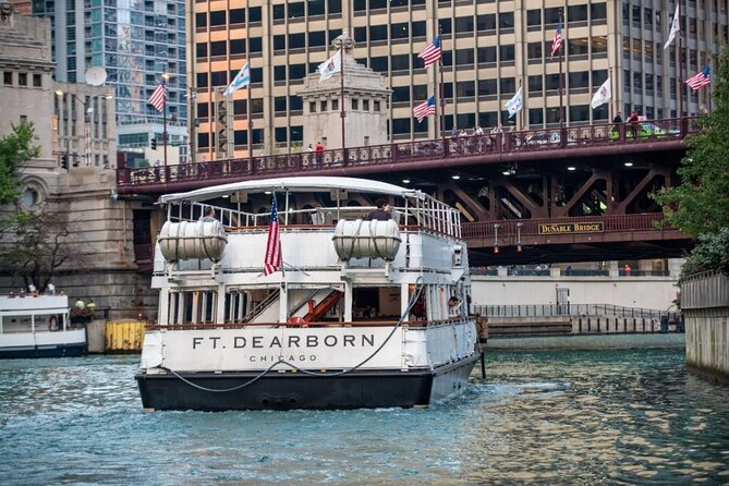 Chicago Architectural River Cruise - Complimentary drinks and the onboard mood