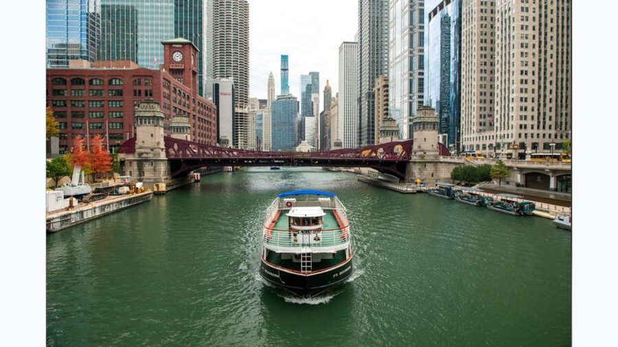 Chicago: Architecture Boat Tour with Drinks - Meeting the Boat at 465 N. McClurg Court