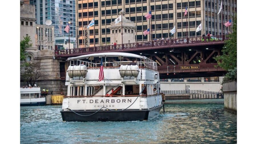 Chicago: Architecture Boat Tour with Drinks - Willis Tower, Wrigley Building, and Tribune Tower