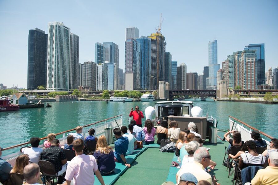 Chicago: Architecture Center Cruise on Chicago's First Lady - Reaching the river forks and all three branches
