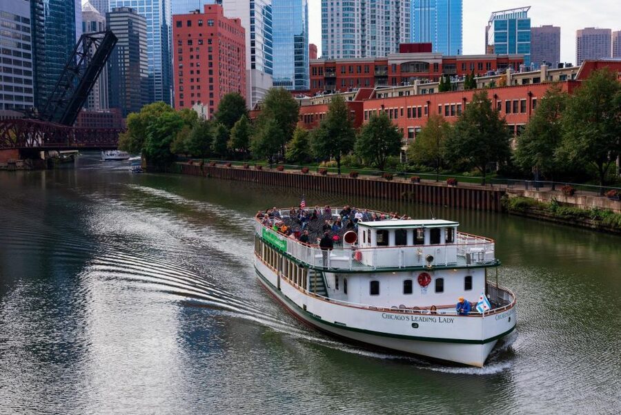 Chicago: Architecture Center Cruise on Chicago's First Lady - Sunset, summer heat, and choosing the right departure