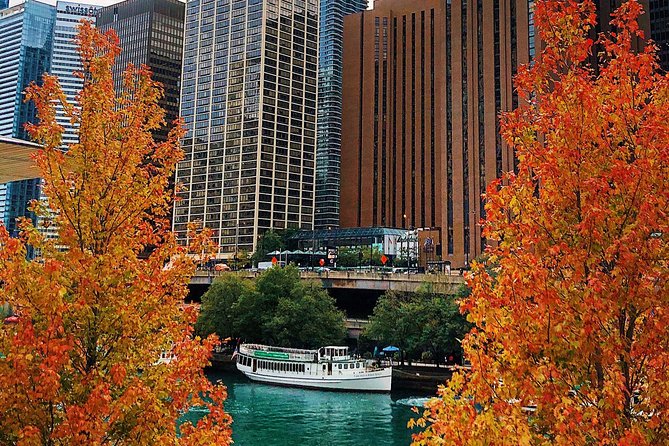 Chicago Architecture Center River Cruise aboard First Lady - Trump Tower and buildings that respond to neighbors