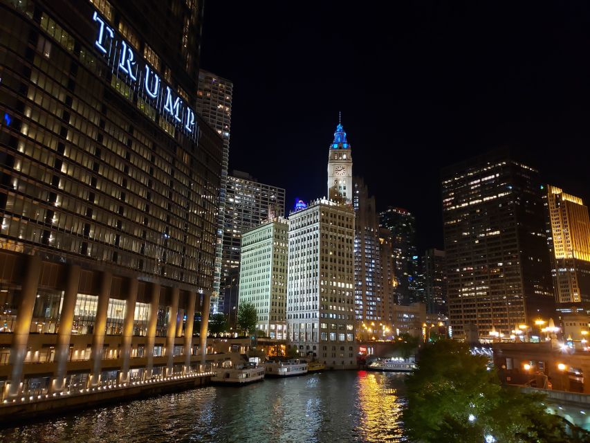 Chicago by Night River and Lake Cruise - What the Boat Offers During the 1.5 Hours