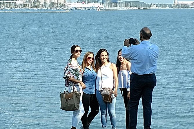 Chicago City Minibus Tour - The guide makes or breaks the two hours