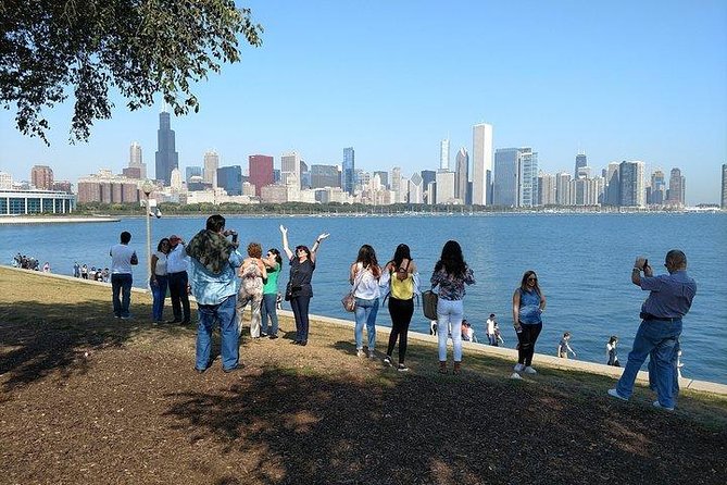 Chicago City Minibus Tour - Four stops, plenty of drive-by sights