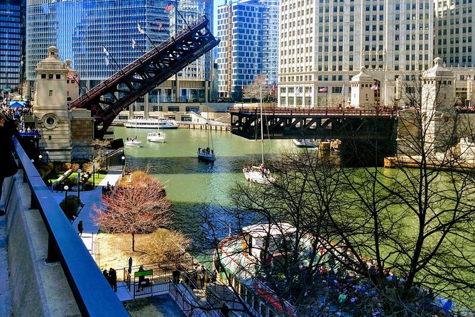 Chicago City Tour with Architecture River Cruise Option - Adding the 75-minute Chicago River cruise