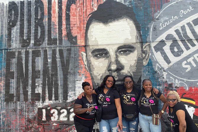Chicago Crime and Mob Bus Tour - Harry Caray’s vault and the mini mob museum